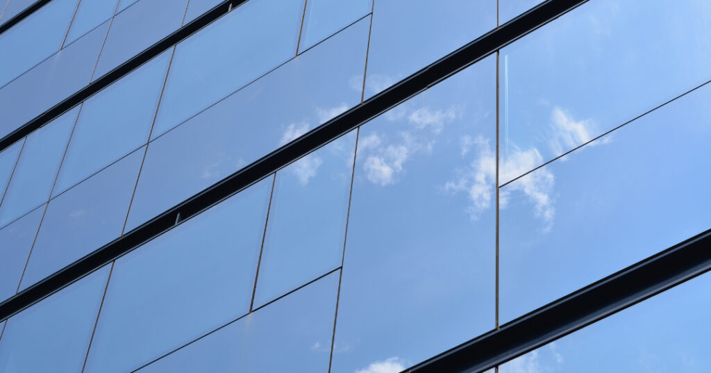 fachada de vidro em Volta Redonda